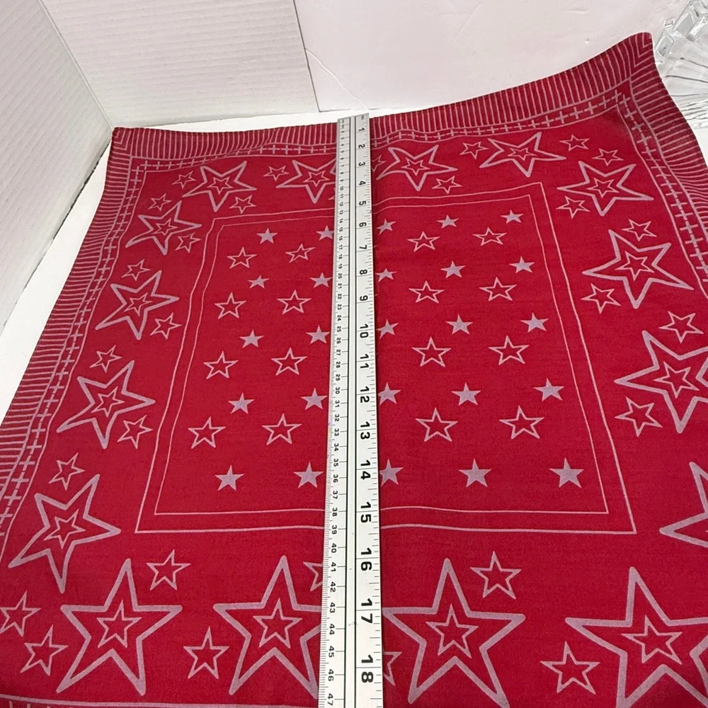 ⭐ Preloved Red Star Print Cotton Bandana – Classic Americana Charm ⭐